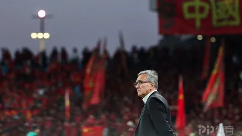 以10人迎战11敌，中国女足加时绝胜挺进军运会决赛