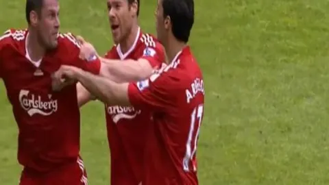 青春篮球队逐梦赛场，自信风采闪耀竞技场