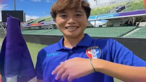 利物浦客场逆转狼队，萨拉赫点球绝杀问鼎英超榜首